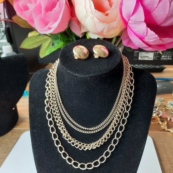 Jewelry - VINTAGE - Gold Curb Chain and Clip on Earrings c. 1980's